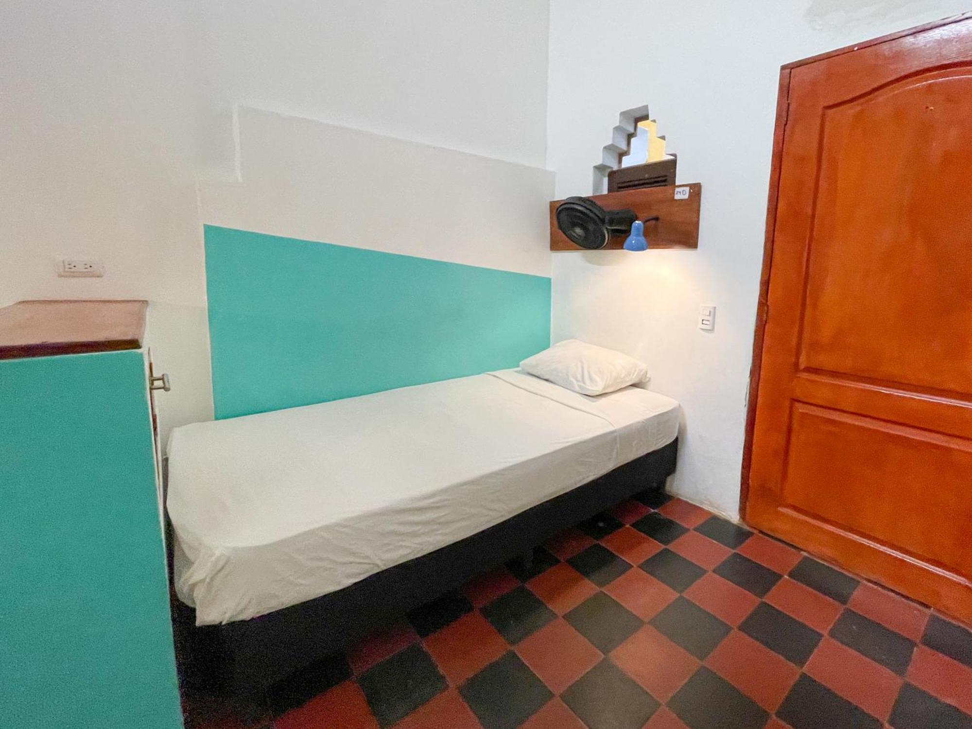 Oasis Hostel Granada Luaran gambar